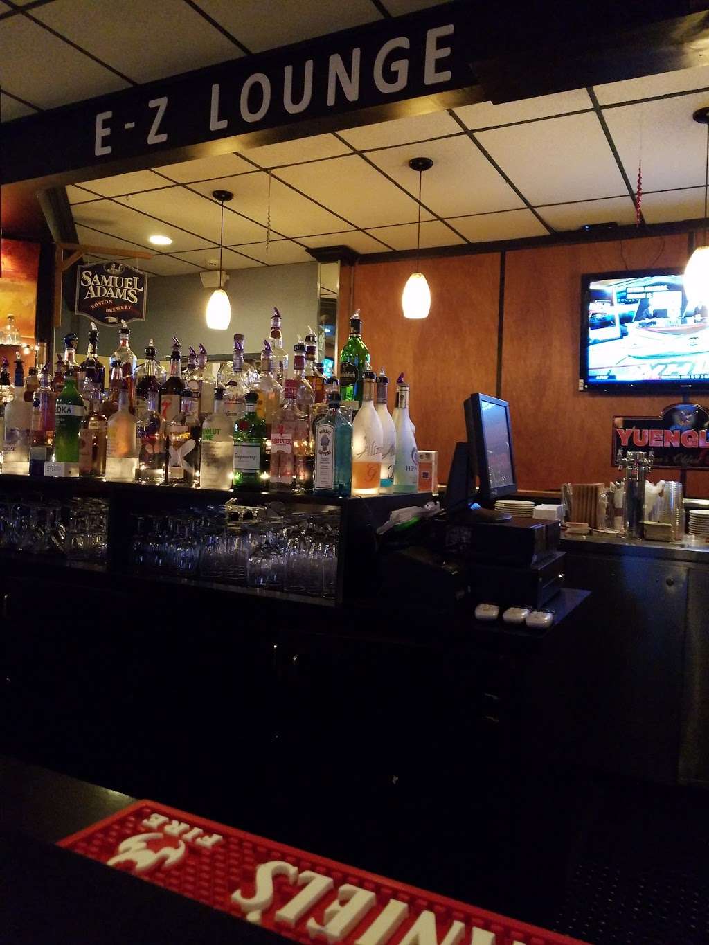 EZ Lounge | 68 Crystal Run Rd, Middletown, NY 10941, USA | Phone: (845) 692-6900