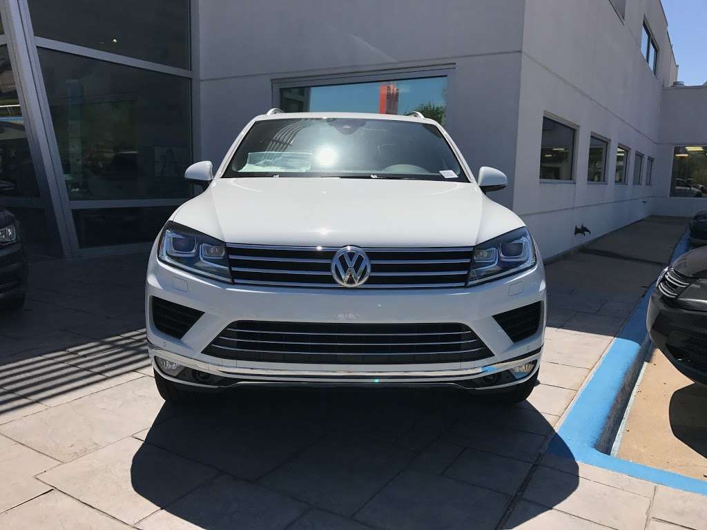 Clay Cooley Volkswagen of Park Cities | 5555 Lemmon Ave, Dallas, TX 75209, USA | Phone: (469) 240-6240