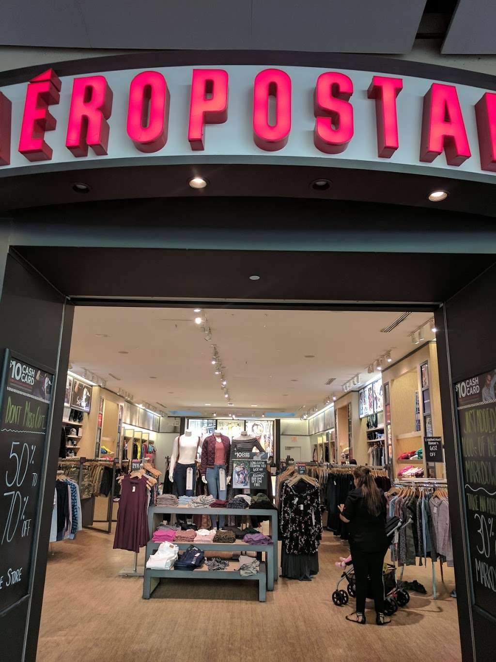 Aéropostale | 3301 E Main St, Ventura, CA 93003, USA | Phone: (805) 642-1790