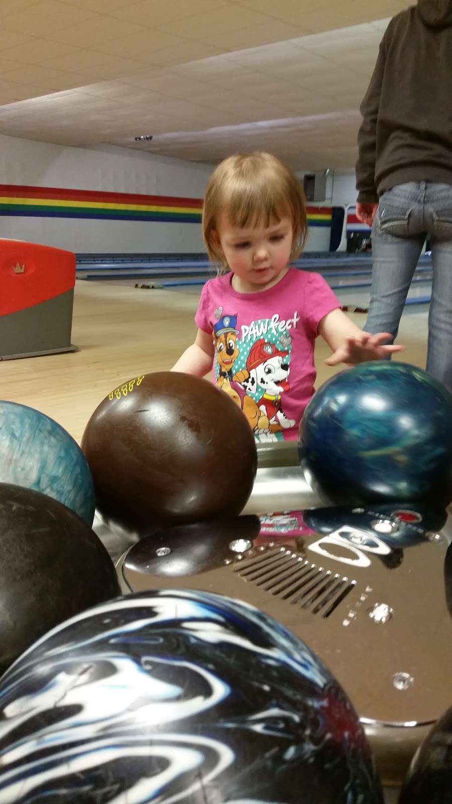 Bowl-awayLanes | 2355 S, US-35, Knox, IN 46534, USA | Phone: (574) 772-4527