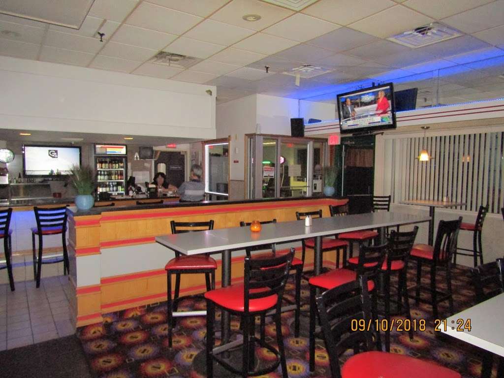 Playoffs Bar And Grill | 720 North Ave, Carol Stream, IL 60188, USA | Phone: (630) 260-1515