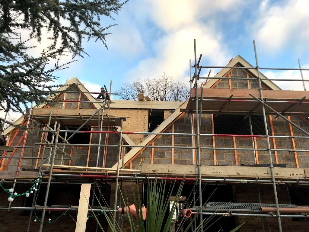 D Hunt Roofing Ltd | 3 Lundy Cl, Crawley RH11 9HF, UK | Phone: 07850 101250