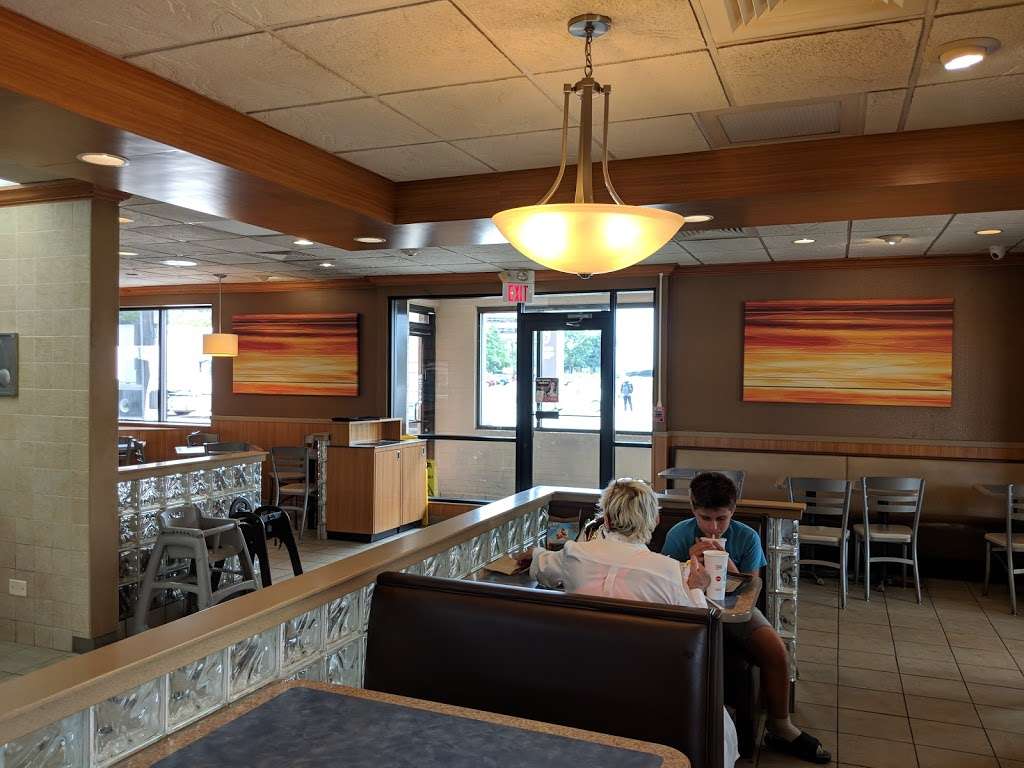 McDonalds | 3067 Mannheim Rd, Des Plaines, IL 60018, USA | Phone: (847) 824-8800