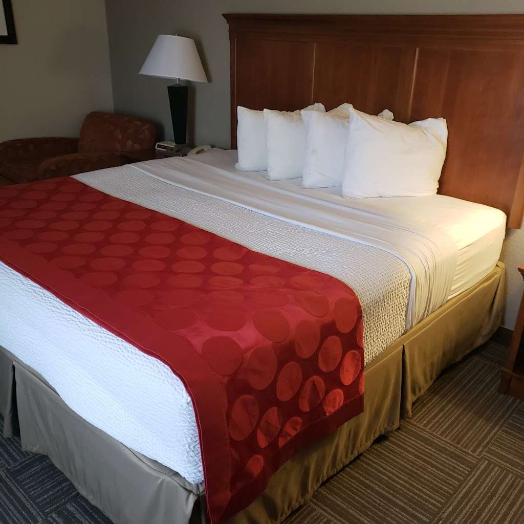 Ramada by Wyndham Platte City KCI Airport | 2512 NW Prairie View Rd, Platte City, MO 64079, USA | Phone: (816) 219-1286