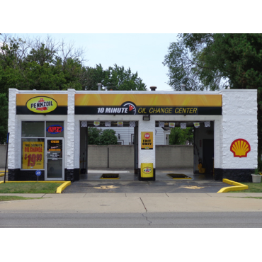 Eastpointe Oil Change Center | 17830 E 9 Mile Rd, Eastpointe, MI 48021, USA | Phone: (586) 772-1010