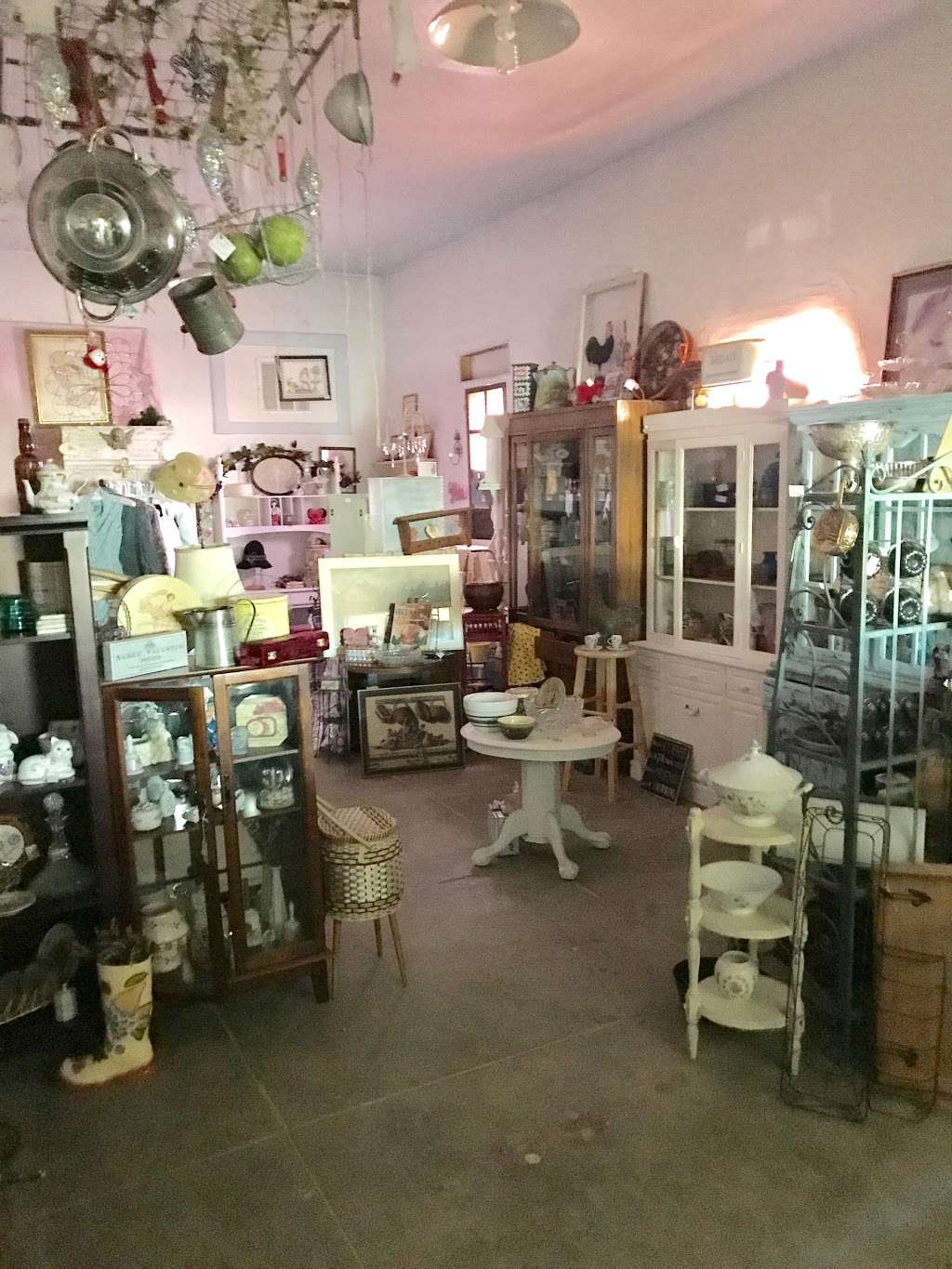 Lonas Treasures | 19248 National Trails Hwy Suite D, Oro Grande, CA 92368 | Phone: (951) 201-1218