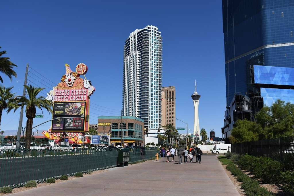 Mini-Mart Souvenirs | Las Vegas, NV 89109