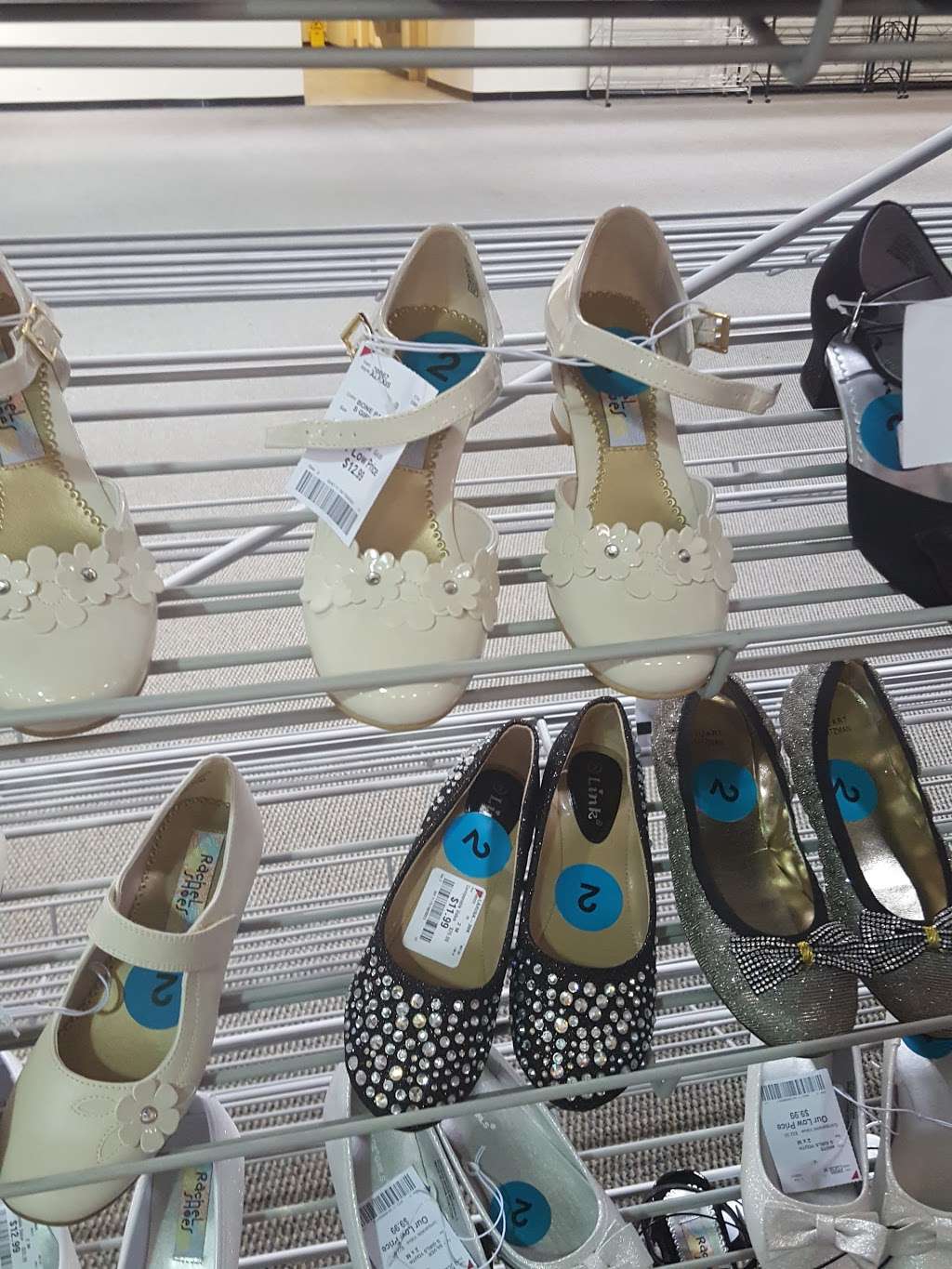 MJM Designer Shoes | Lawrence Shopping Center, 2495 US-1 BUS #16, Lawrence Township, NJ 08648, USA | Phone: (609) 671-0546