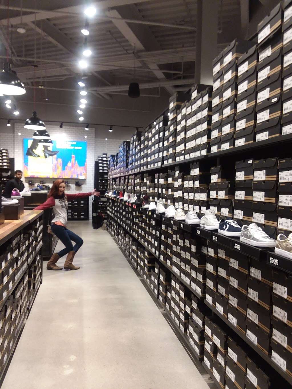 Converse Factory Store - Shoe store 