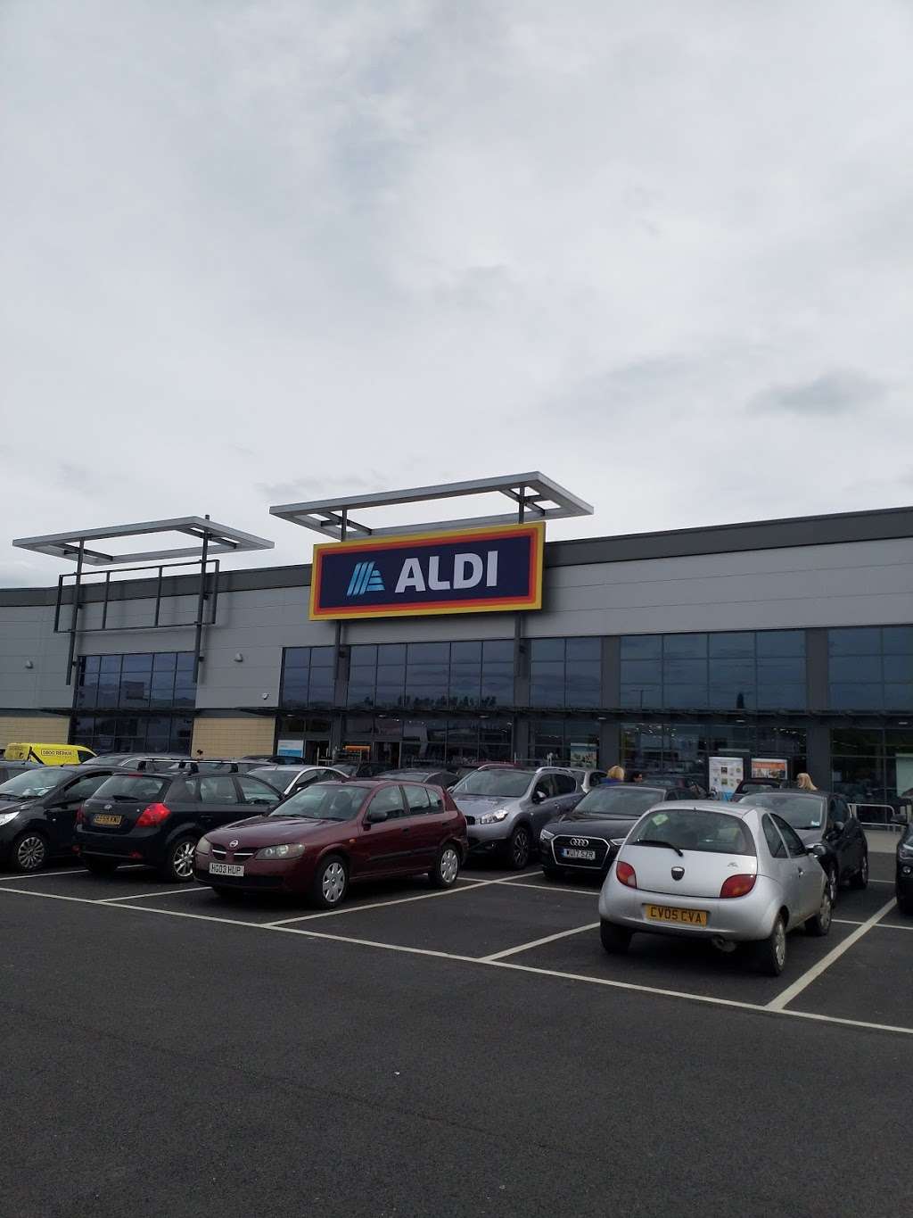 ALDI | 3/4, Forest Epping Forest Shopping Park, Langston Rd, Loughton IG10 3FT, UK | Phone: 0800 042 0800