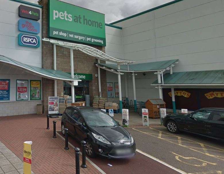 Vets4Pets Friern Barnet | Inside Pets at Home, Friern Bridge Retail Park, Pegasus Way, London, Friern Barnet N11 3PW, UK | Phone: 020 8362 8217