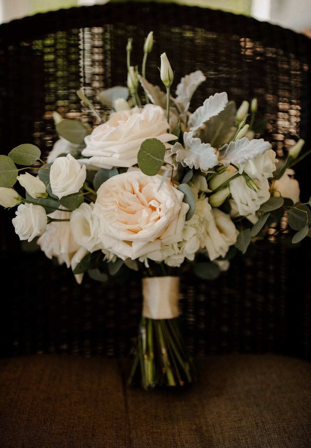 Rose’s Bouquets: A Weddings-Only Florist | 12922 Garnet Hill, Fort Wayne, IN 46845, USA | Phone: (260) 602-7311