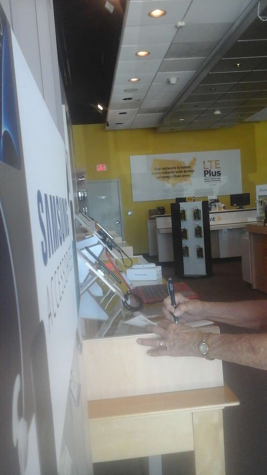 Sprint Store | 6202 Broadway St Ste A, Galveston, TX 77551, USA | Phone: (409) 744-2011