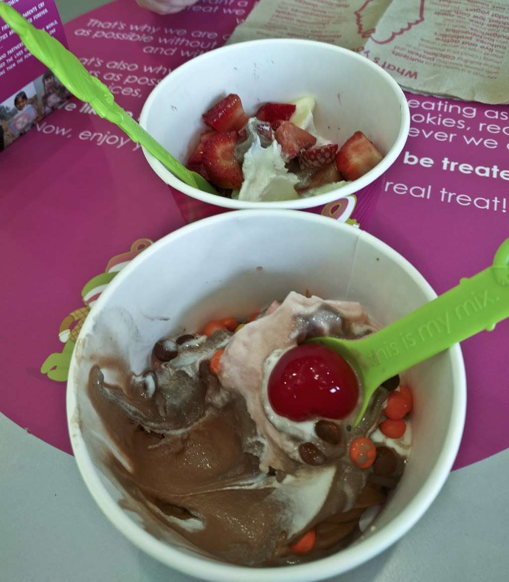 Menchies Frozen Yogurt | 504 Constitution Ave Unit F1-7, Littleton, MA 01460, USA | Phone: (978) 506-5143