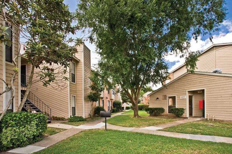 Lake Vue Apartments | 200 Brazoswood Dr, Clute, TX 77531 | Phone: (979) 265-1285