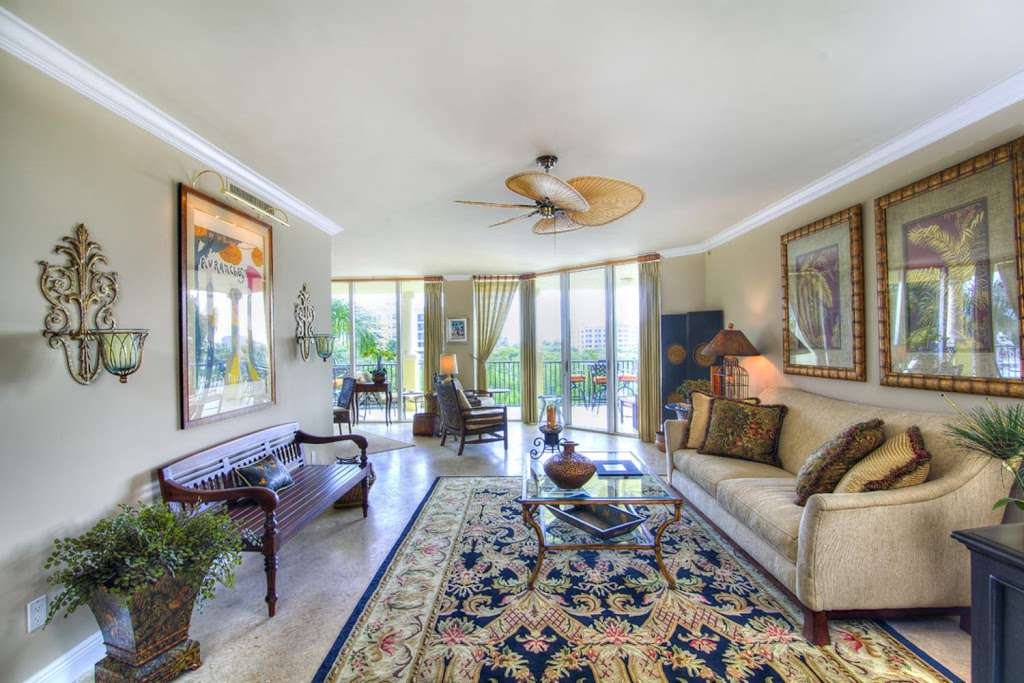 Paradise Sharks Real Estate | 346 Country Club Dr, Tequesta, FL 33469, USA | Phone: (561) 308-0175