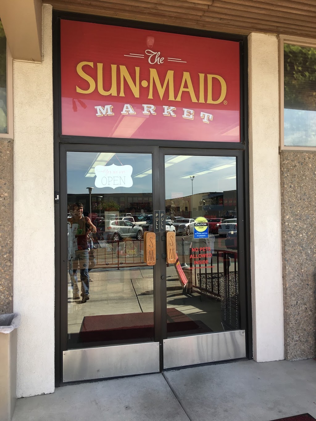 The Sun-Maid Market | 13525 S Bethel Ave, Kingsburg, CA 93631, USA | Phone: (559) 897-6363