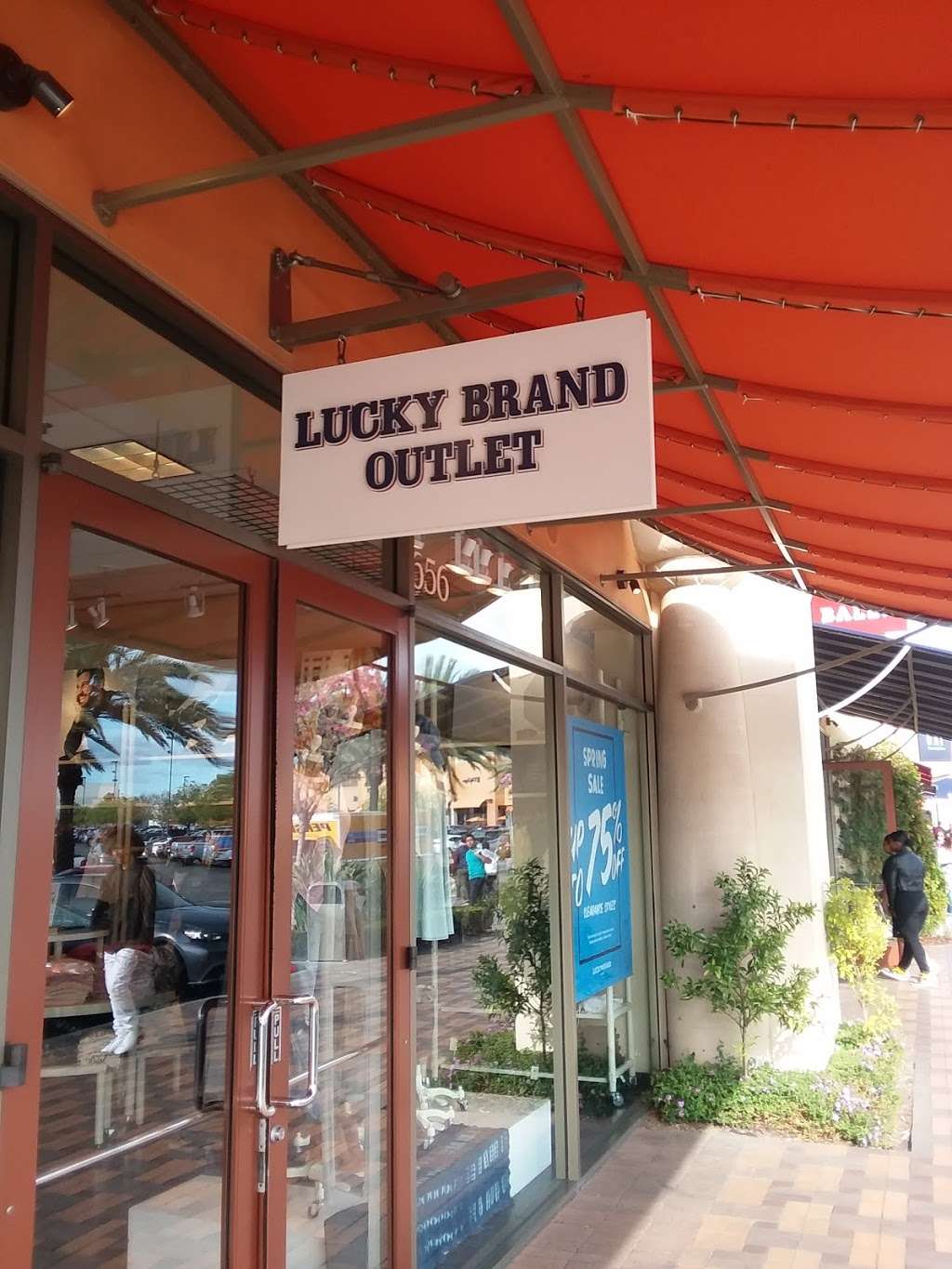 lucky brand locations near me
