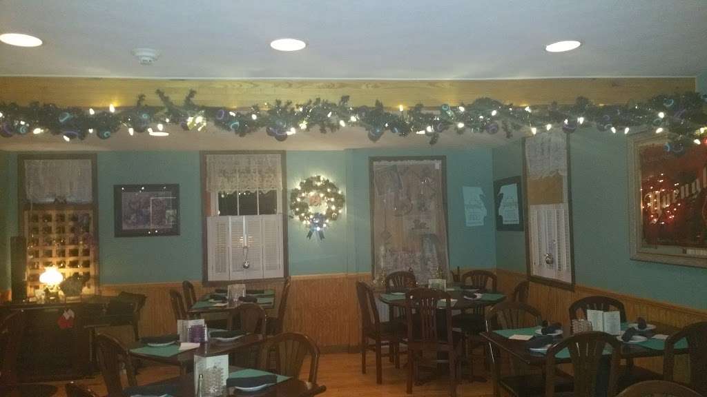 Crossroads Inn | 2 E W Adamsdale Rd, Schuylkill Haven, PA 17972, USA | Phone: (570) 366-7300