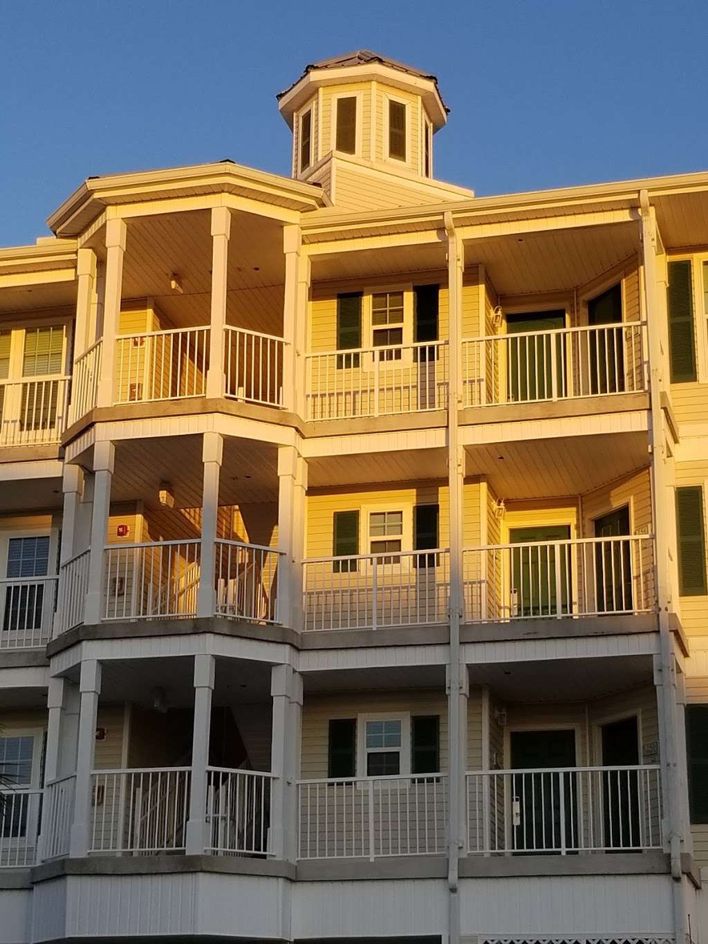 Holiday Inn Club Vacations Galveston Seaside Resort | 19320 West San Luis Pass, Galveston, TX 77554 | Phone: (409) 737-3399