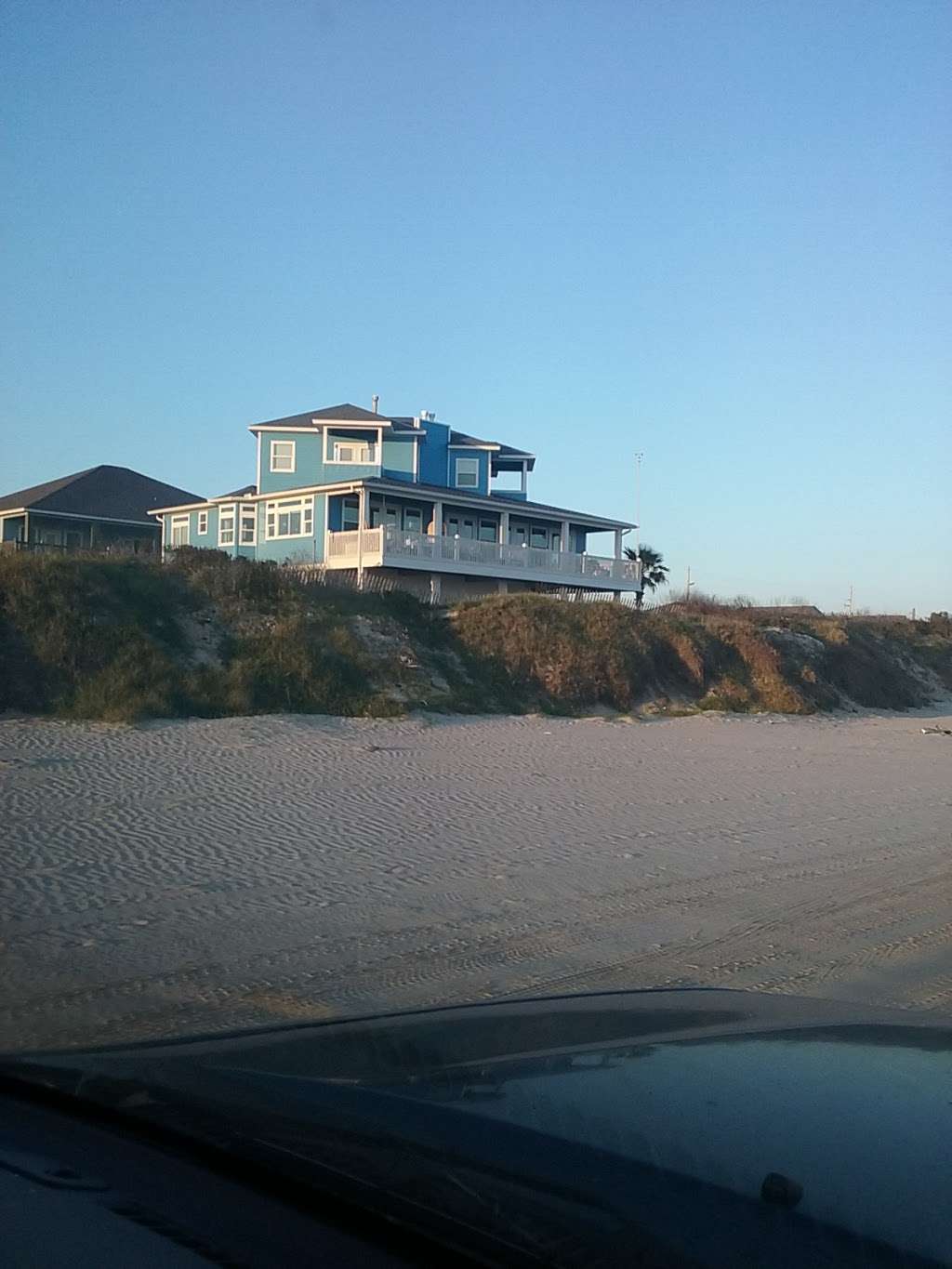 Bungaleaux Beach House | 935 Westview, Galveston, TX 77550, USA | Phone: (409) 684-3377