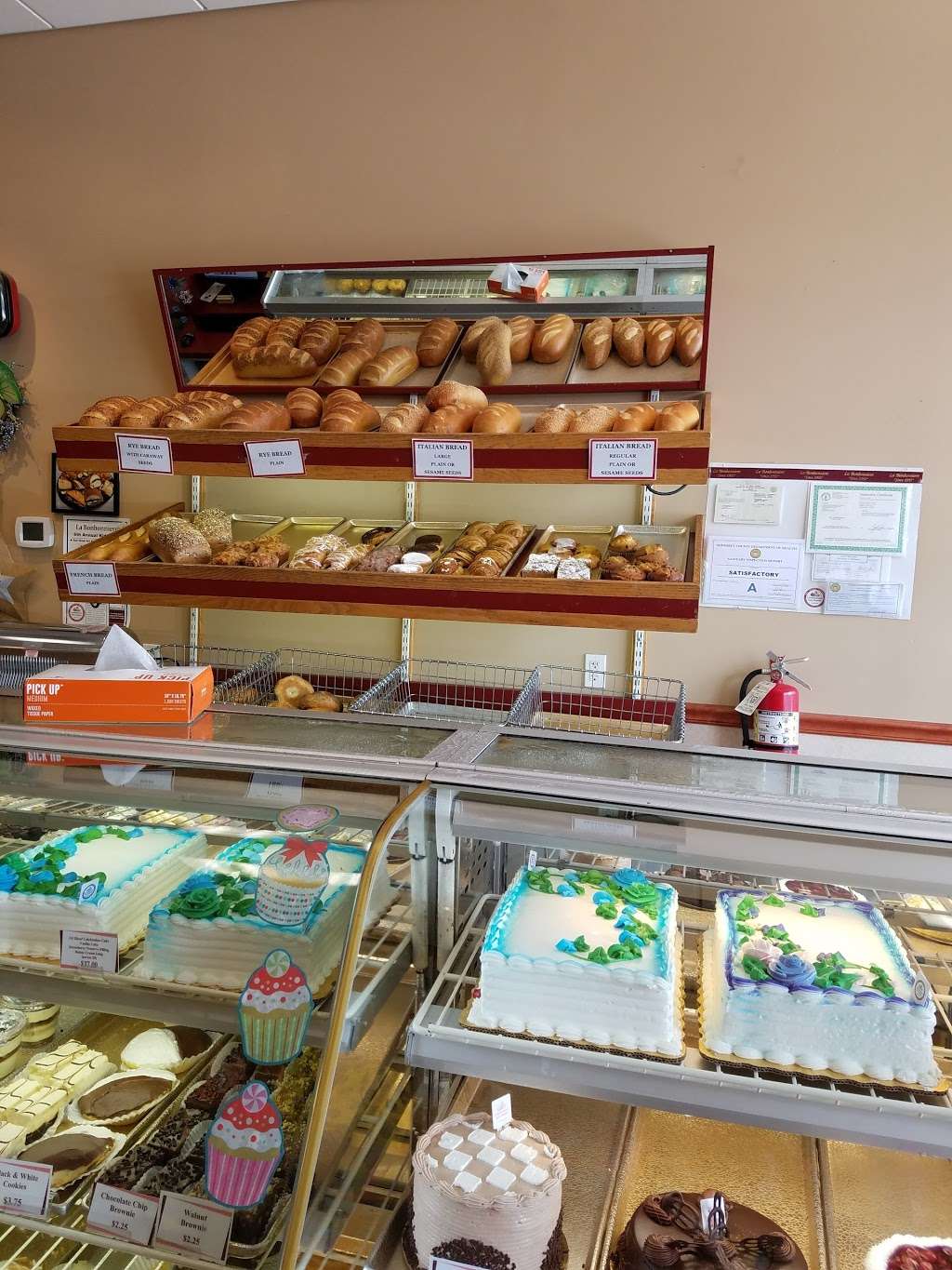 La Bonbonniere Bake Shoppe | 456 Elizabeth Ave #4, Somerset, NJ 08873, USA | Phone: (732) 564-1313