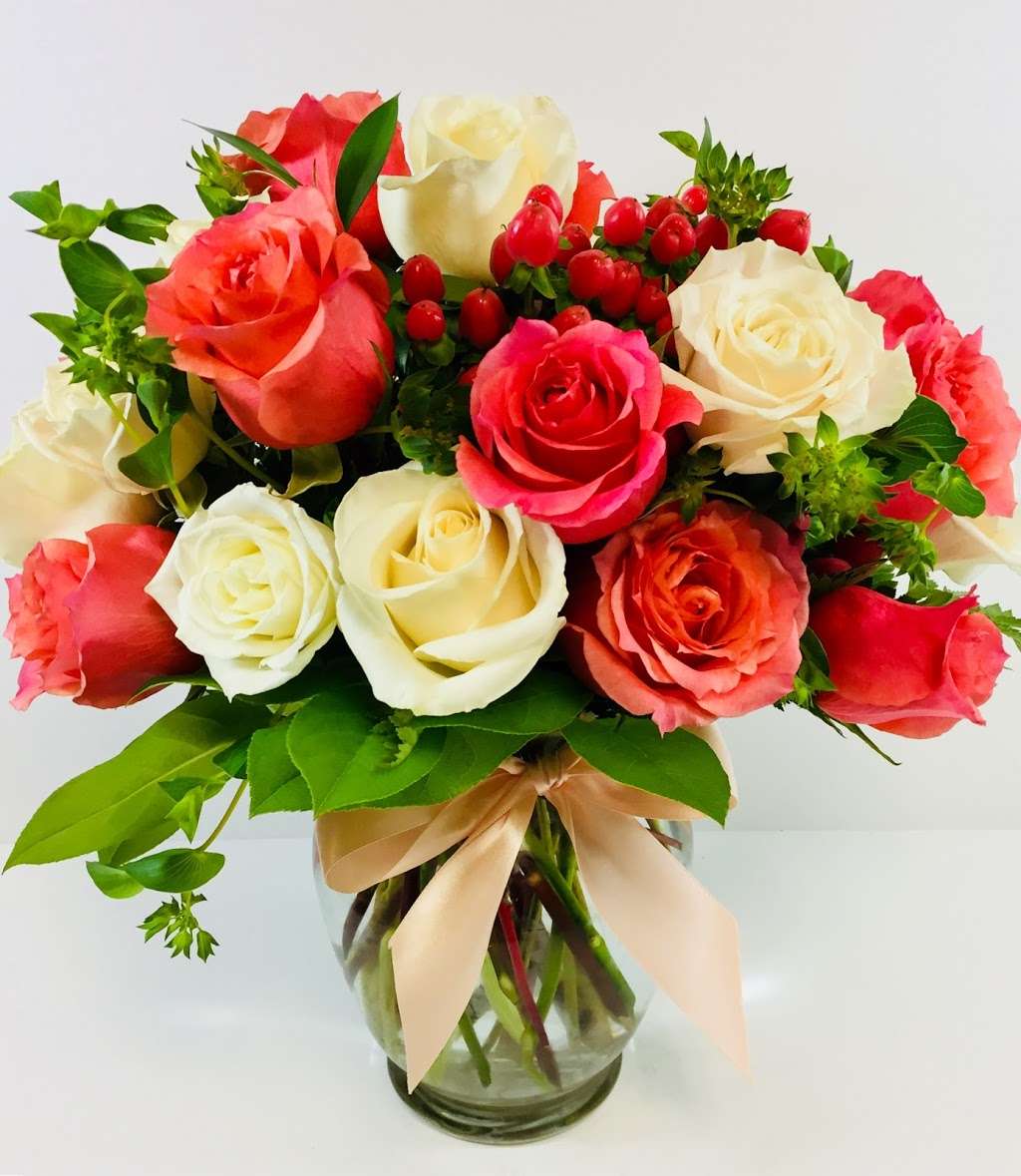 Carbon Valley Flower Gallery - A Full Service Florist | 630 Main Street #D, Frederick, CO 80530, USA | Phone: (303) 833-4100