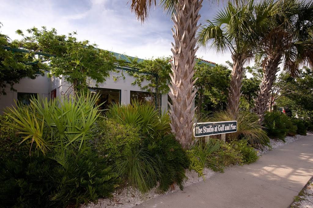 Studio at Gulf and Pine | 10101 Gulf Dr, Anna Maria, FL 34216, USA | Phone: (941) 778-1906