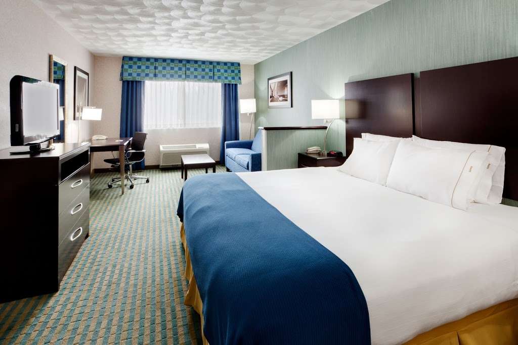 Holiday Inn Express & Suites Smithfield - Providence | 1010 Douglas Pike, Smithfield, RI 02917, USA | Phone: (401) 231-6300