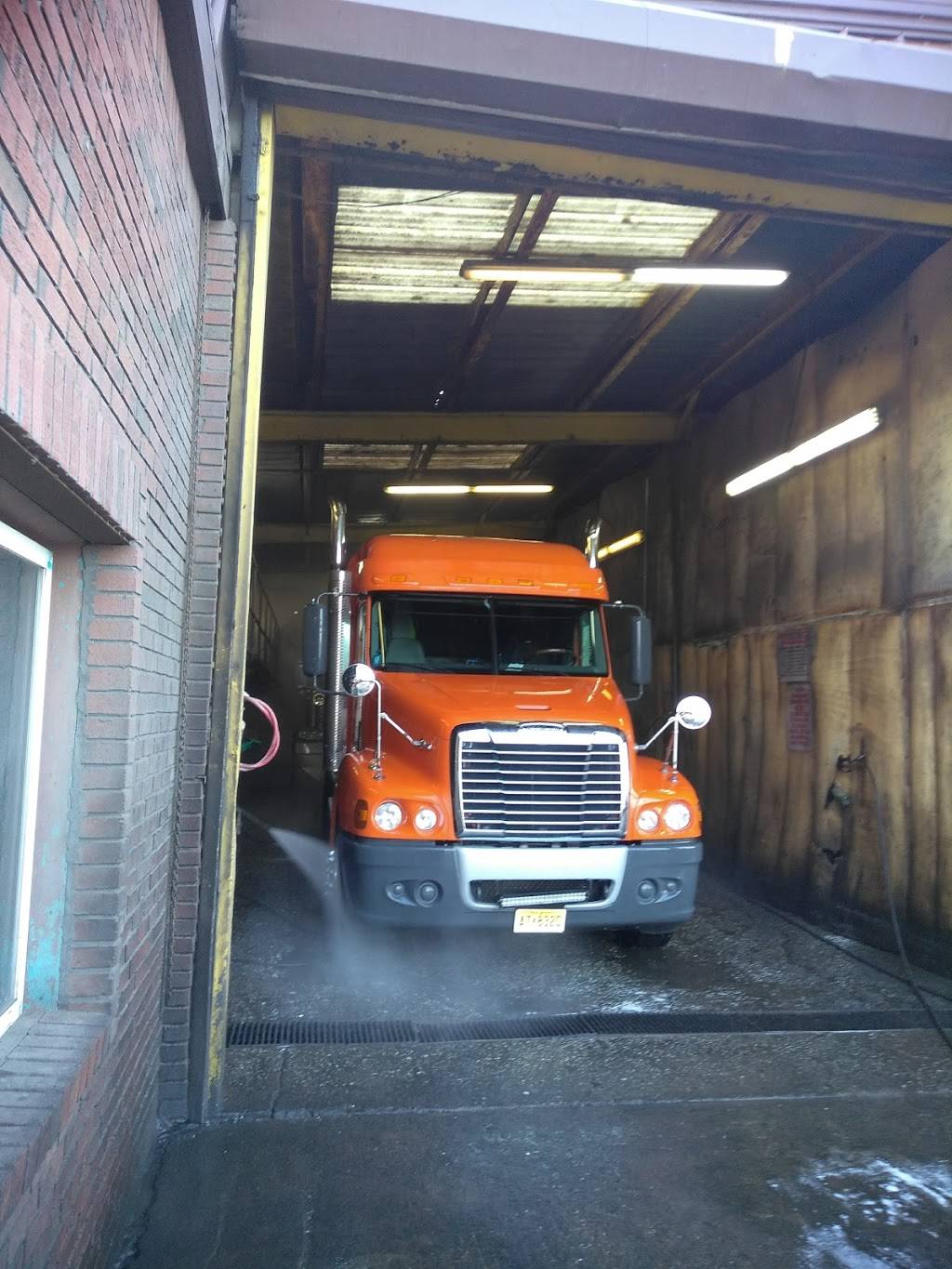 Super Clean Truck Wash | 98 North Ave E, Elizabeth, NJ 07201, USA | Phone: (908) 994-1809