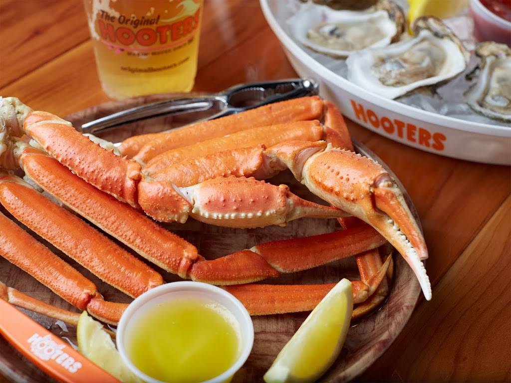 Hooters | 4420 W Gandy Blvd, Tampa, FL 33611, USA | Phone: (813) 835-5164