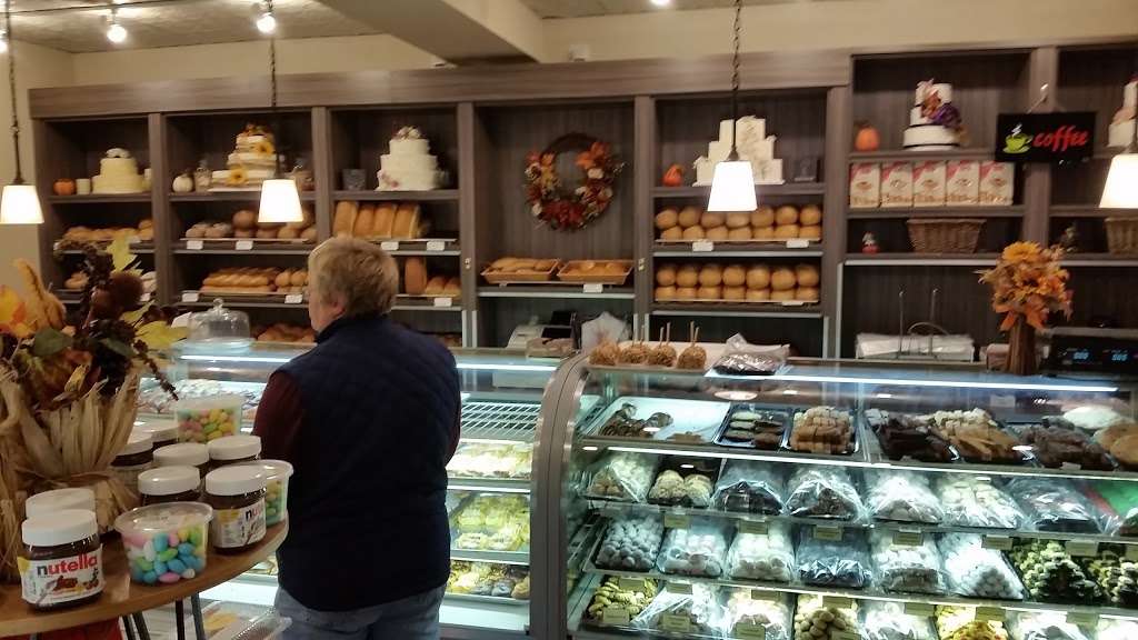 Canfora Bakery | 1100 E Oklahoma Ave, Milwaukee, WI 53207, USA | Phone: (414) 486-7747