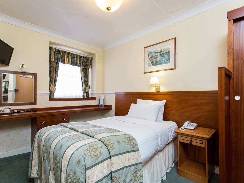 The Clarendon Hotel - Blackheath | 8-16 Montpelier Row, Blackheath, London SE3 0RW, UK | Phone: 020 8318 4321