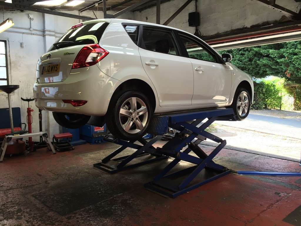 Hollytree Vehicle Services LTD - MOT Testing & Repairs | Hollytree Dr, Higham, Rochester ME3 7EA, UK | Phone: 01474 822552