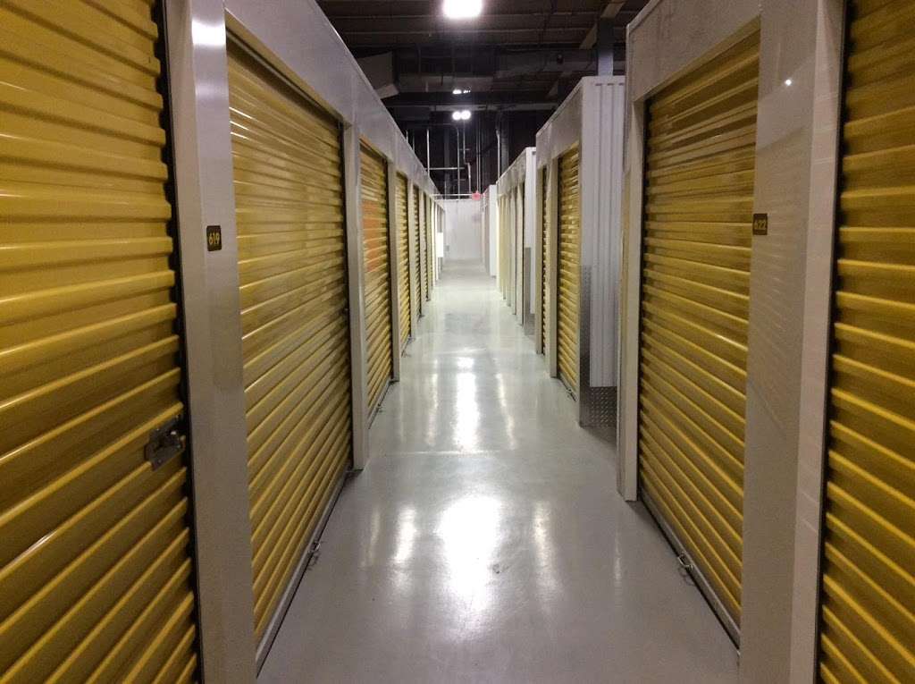 Life Storage | 77 Willowbrook Blvd, Wayne, NJ 07470, USA | Phone: (973) 812-2242