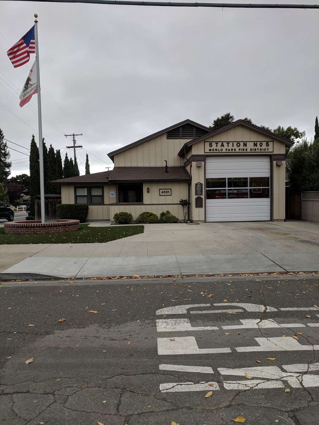 Fire Station No 5 - Menlo Park Fire District | 4101 Fair Oaks Ave, Menlo Park, CA 94025, USA | Phone: (650) 688-8400