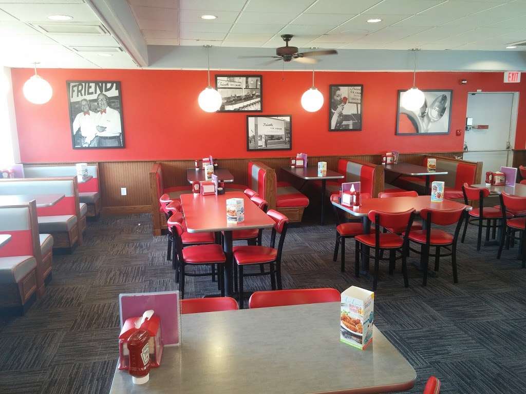 Friendlys | 1115 S College Ave, Newark, DE 19713 | Phone: (302) 369-8911