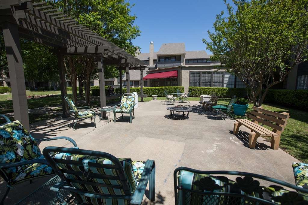 Lakeland Hills Senior Living | 3305 Dilido Rd, Dallas, TX 75228, USA | Phone: (214) 321-7300