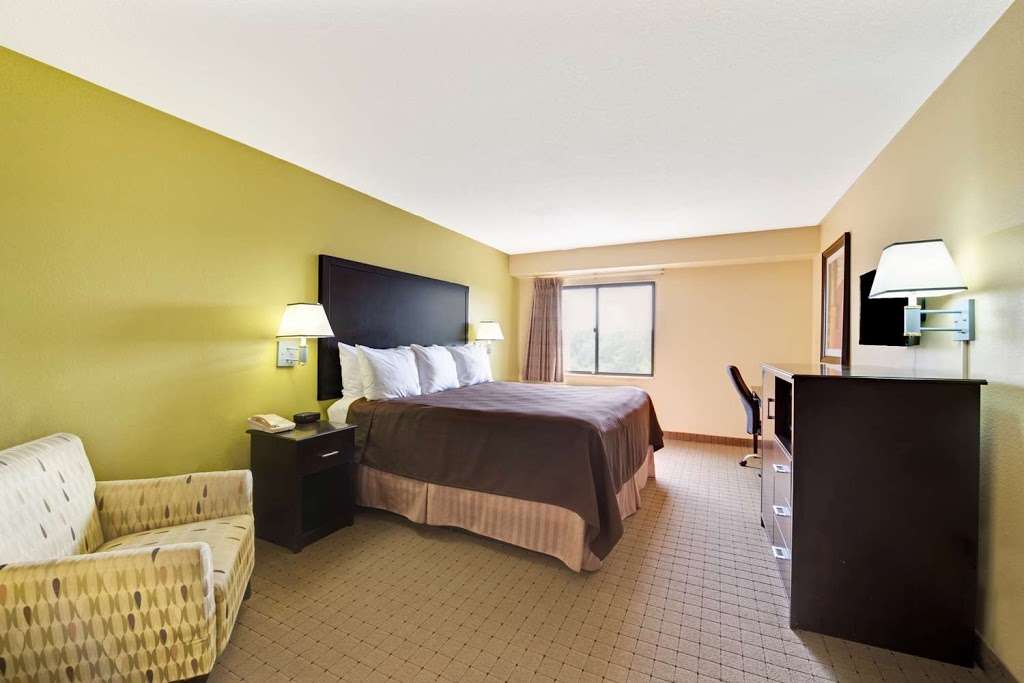 Days Inn & Suites by Wyndham DeSoto | 1401 N, I-35E, DeSoto, TX 75115 | Phone: (972) 224-7100