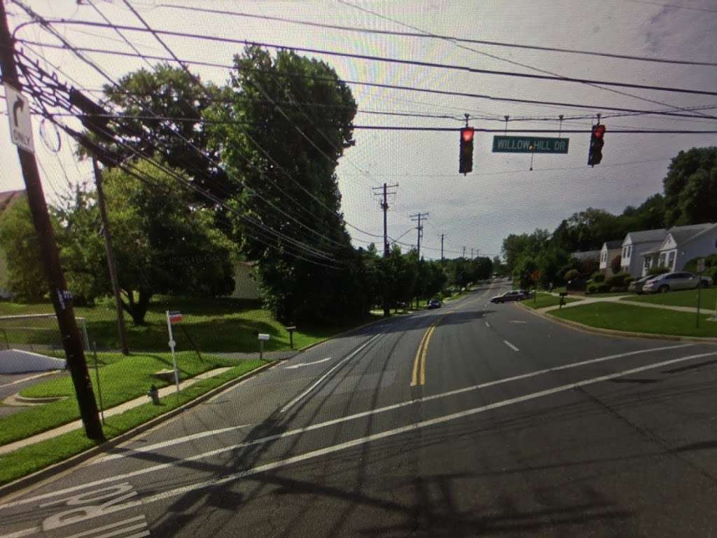 Hill Rd & Willow Hill Dr | Pepper Mill Village, MD 20743, USA