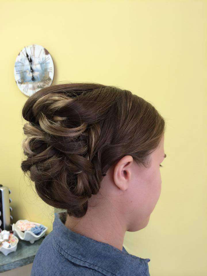 Beach Waves-A Family Salon | 17252 N Village Main Blvd, Lewes, DE 19958, USA | Phone: (302) 827-4377