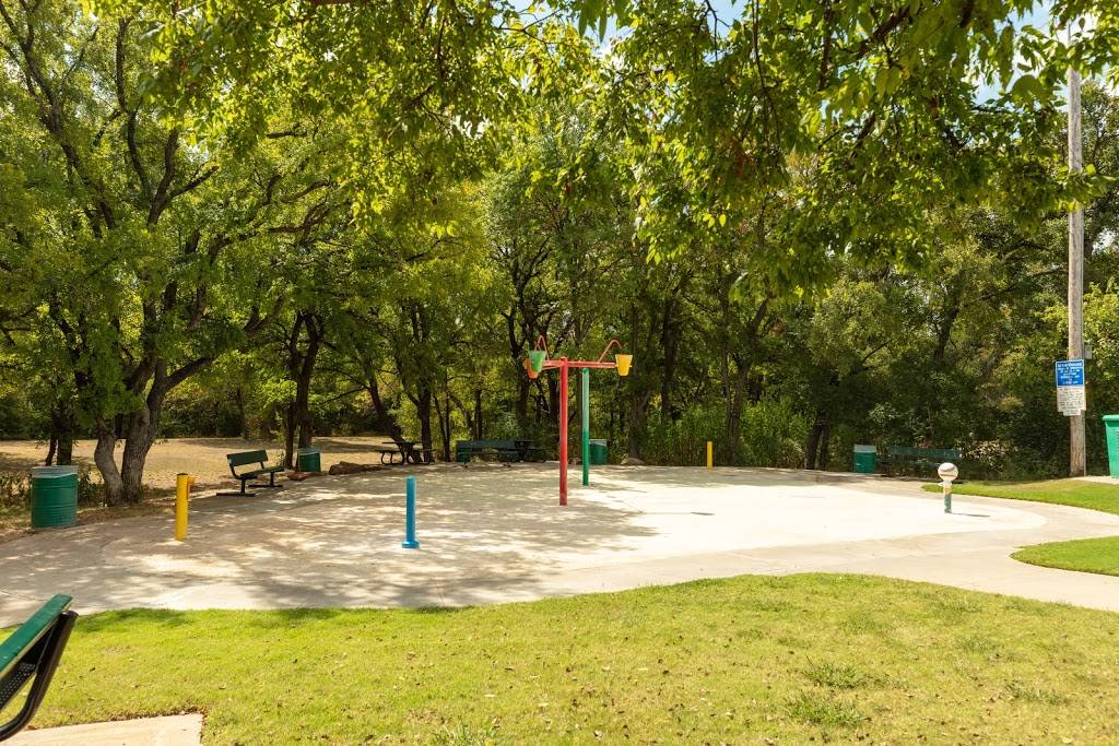 Whites Branch Park | 5290 Western Center Blvd, Haltom City, TX 76137, USA | Phone: (817) 831-6464