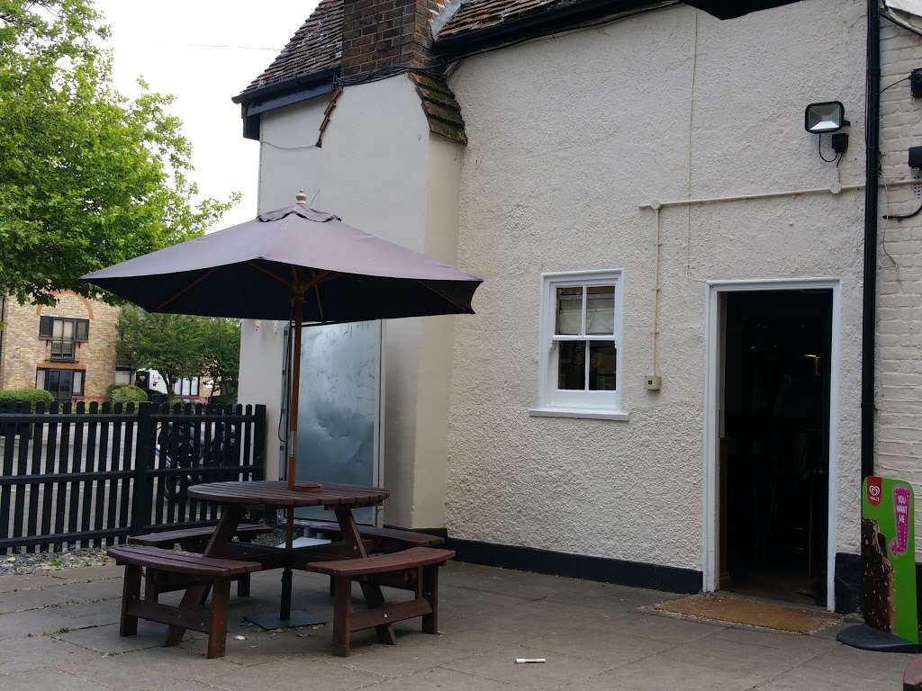 The Queens Head | 66 High Rd Wormley, Broxbourne EN10 6JN, UK | Phone: 01992 275066
