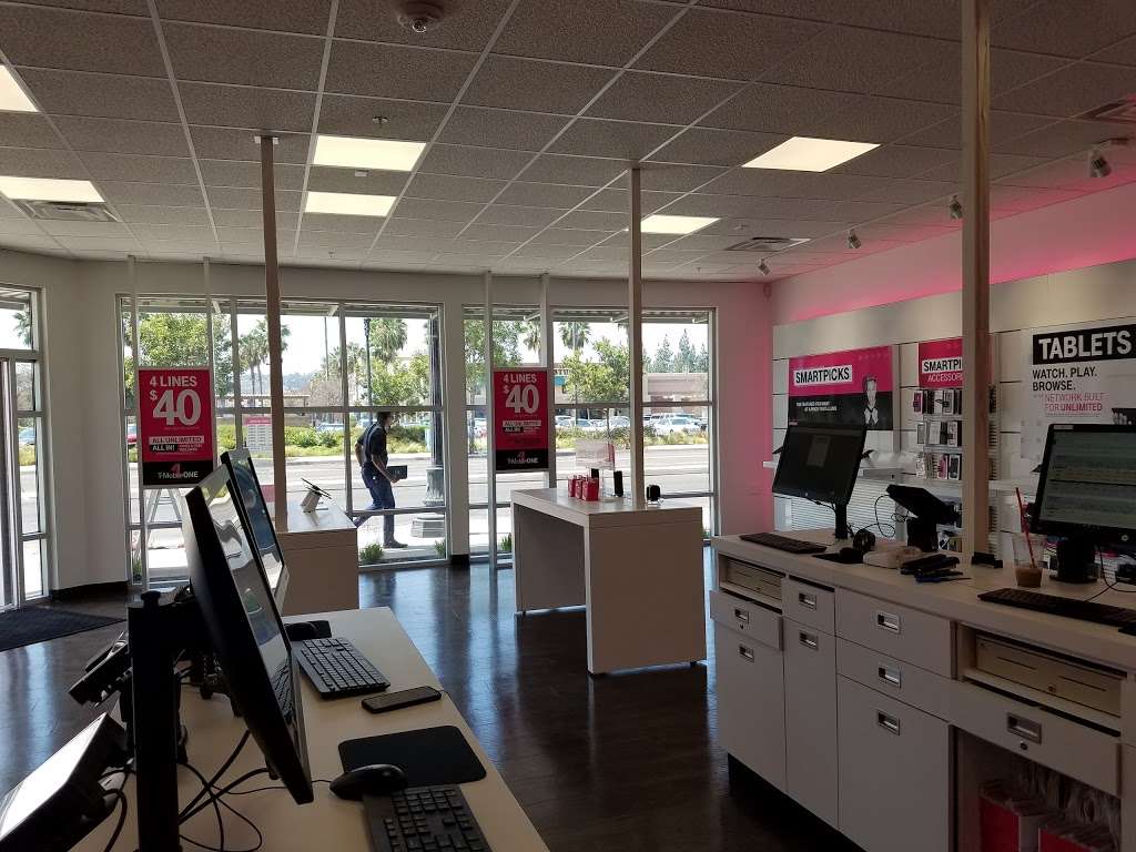 T-Mobile | 139 N Magnolia Ave, El Cajon, CA 92020, USA | Phone: (619) 334-8858