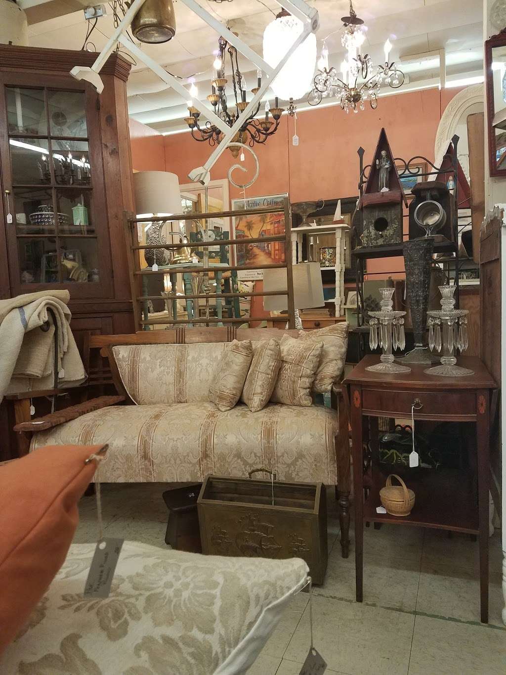 Center Street Antiques | 3010 Center St, Soquel, CA 95073, USA | Phone: (831) 477-9211