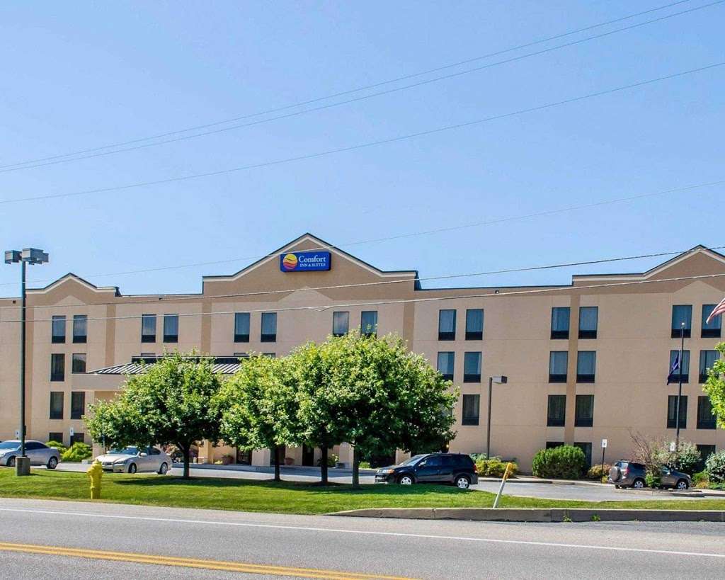 Comfort Inn & Suites | 2250 N George St, York, PA 17406, USA | Phone: (717) 699-1919