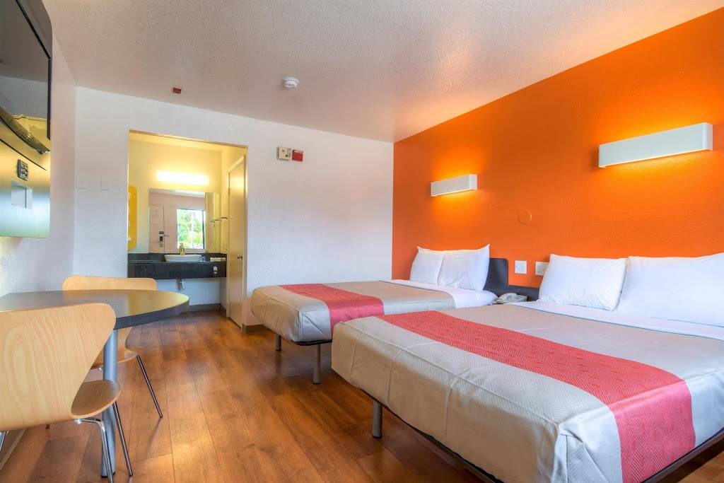 Motel 6 Chula Vista, CA - San Diego | 745 E St, Chula Vista, CA 91910 | Phone: (619) 422-4200