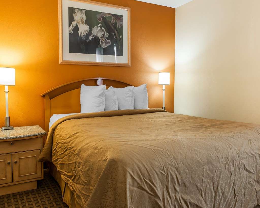 Quality Inn & Suites | 111 Lee Blvd, Shelbyville, IN 46176, USA | Phone: (317) 392-2299