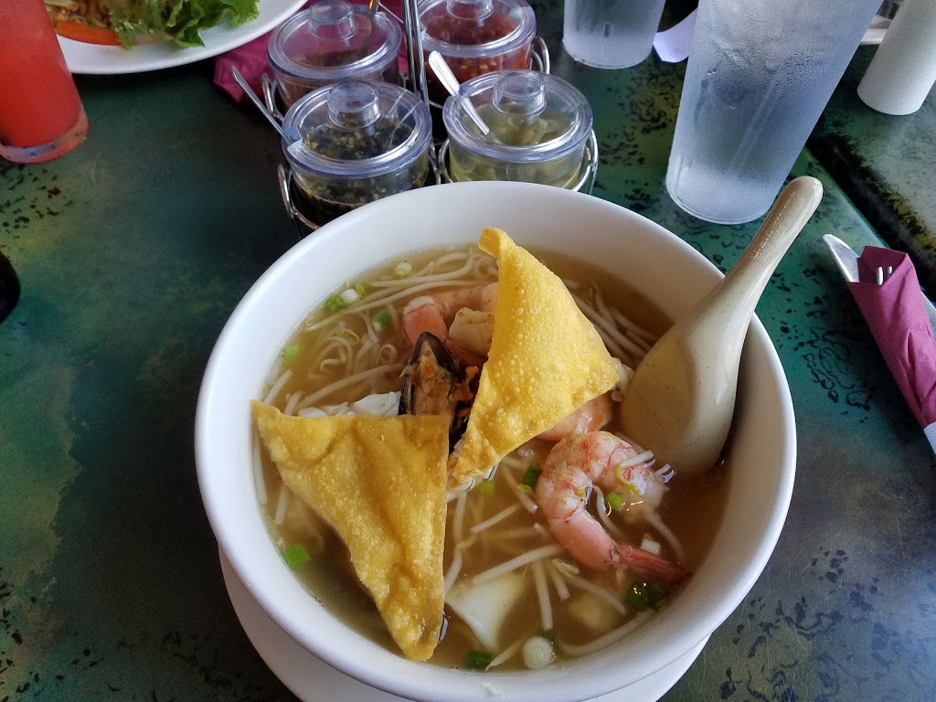 Tom Yum Thai | 226 Maple Ave W #2, Vienna, VA 22180 | Phone: (703) 255-2467