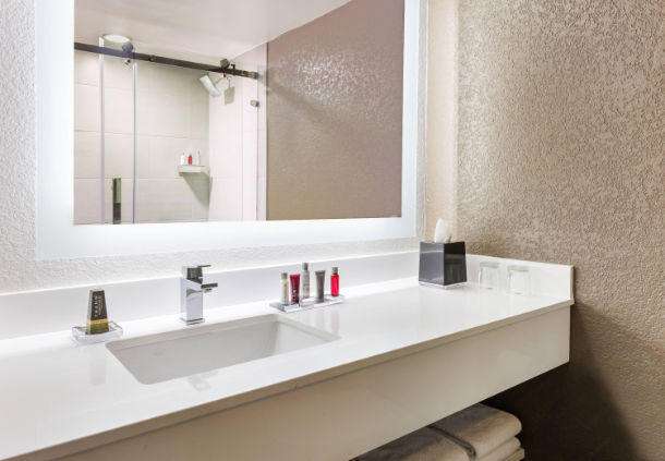 Orlando Airport Marriott Lakeside | 7499 Augusta National Dr, Orlando, FL 32822, USA | Phone: (407) 851-9000